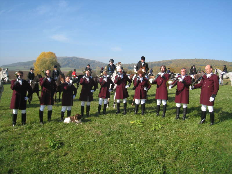 Die Reiterlichen Jagdhornbläser während der Fuchsjagd in Gerolfingen 2011