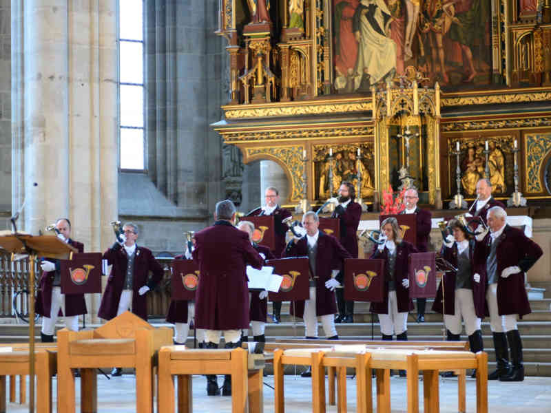 Die Reiterlichen Jagdhornbläser spielen 2017 die Hubertusmesse im Münster St. Georg in Dinkelsbühl